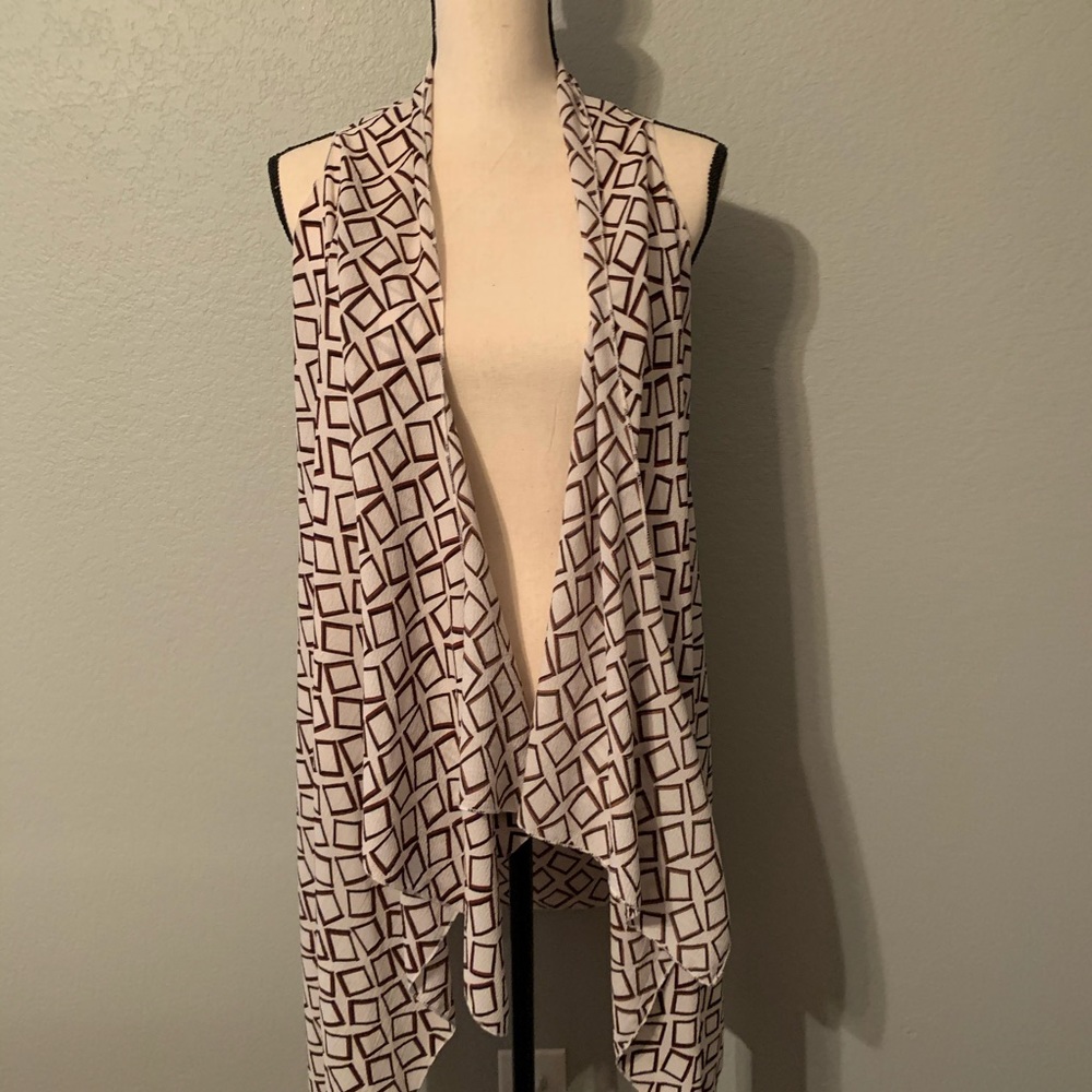 Long open geometric vest